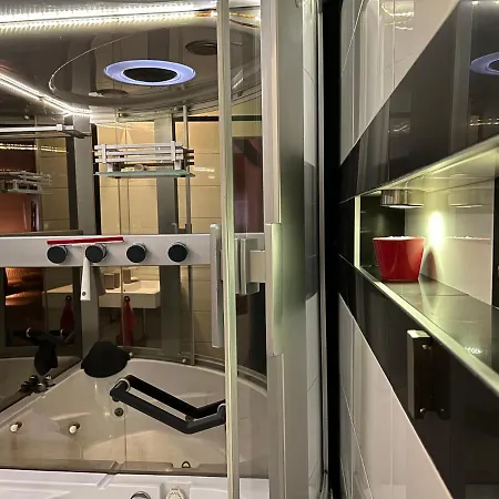 Small Lonyay Apartment *